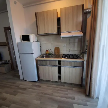 Summer Vibe Summerland Apartment