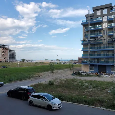 Summer Vibe Summerland Apartment *