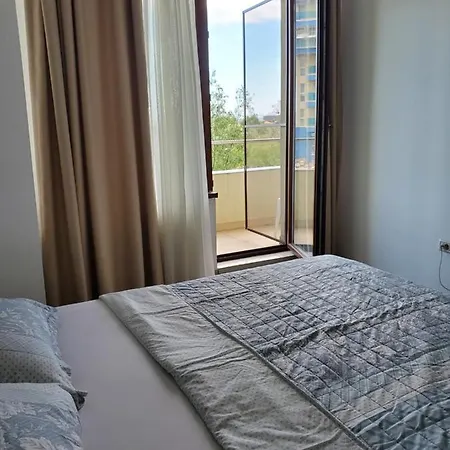 Summer Vibe Summerland * Mamaia